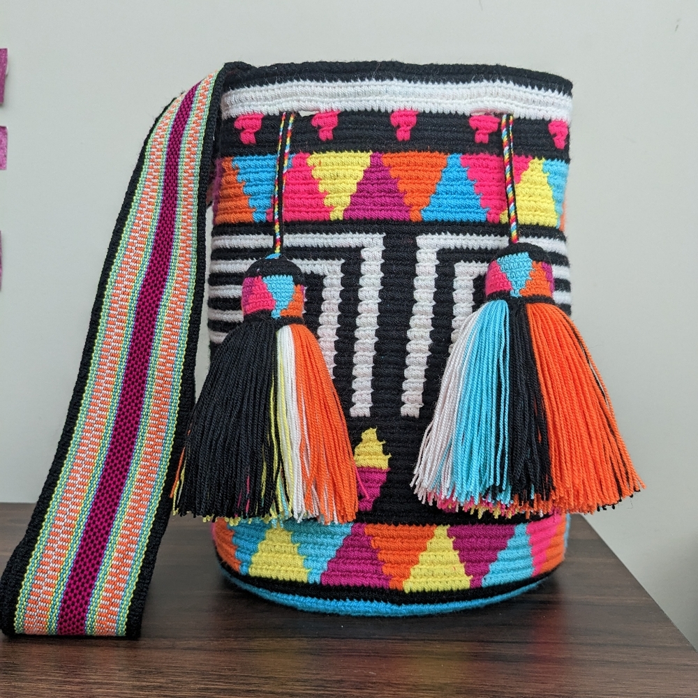 SOLD OUT//  Authentic Wayuu bag / Handmade women's bag / multicolored / Size L.